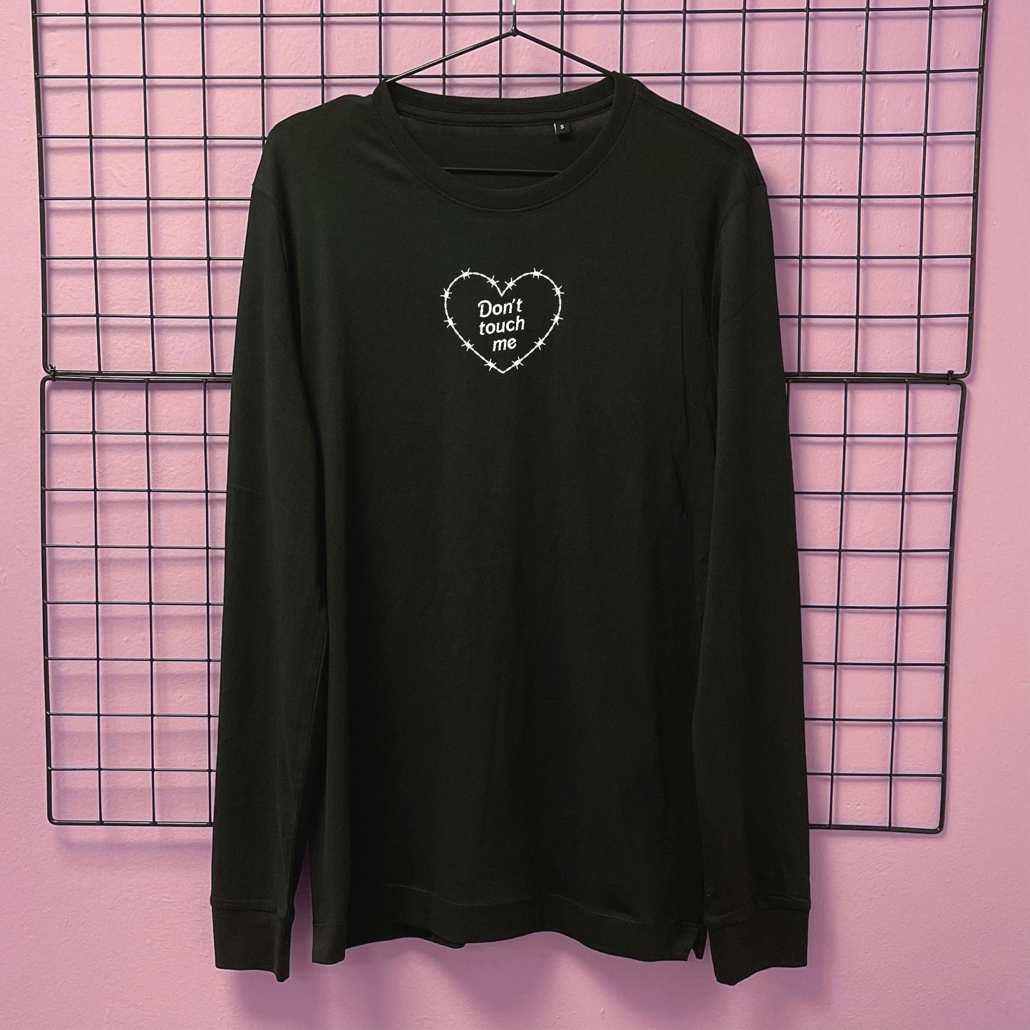 DON'T TOUCH ME BARBED WIRE HEART LONG SLEEVED T-SHIRT
