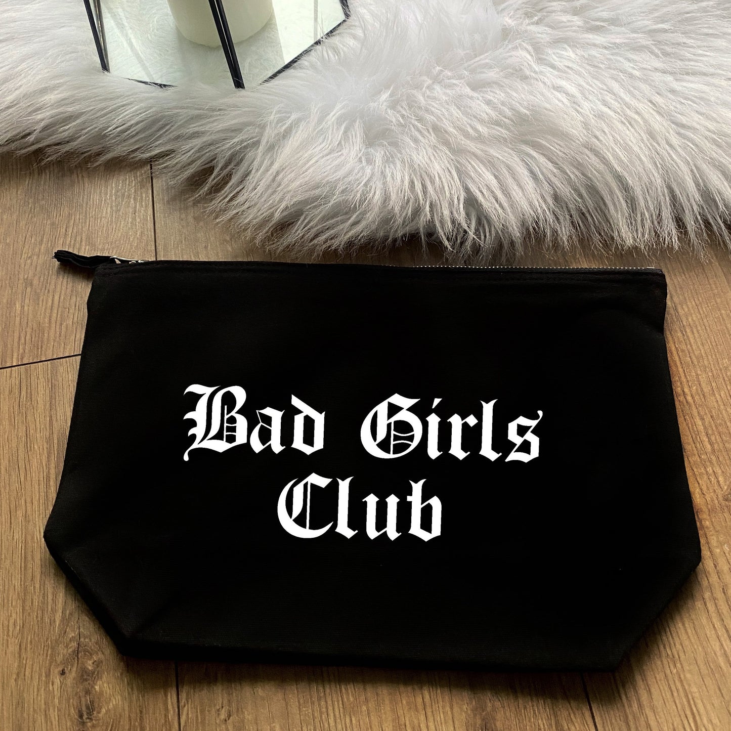 BAD GIRLS CLUB MAKE UP ACCESSORY BAG